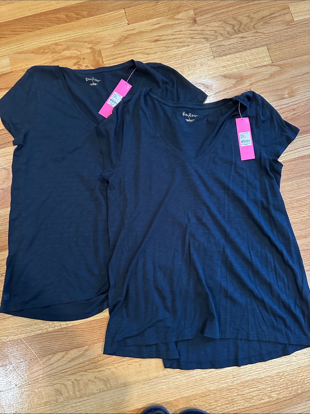 Lilly Pulitzer Black V-Neck Short Sleeve Tee Pair